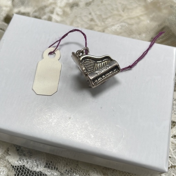 Sterling Piano 🎹 Charm - Picture 2 of 5
